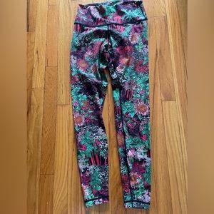 Lululemon wunder under HR size 8, GUC, zen garden multi